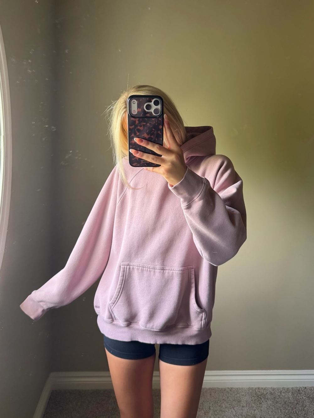 Aritzia TNA mega hoodie size small in Mauve
